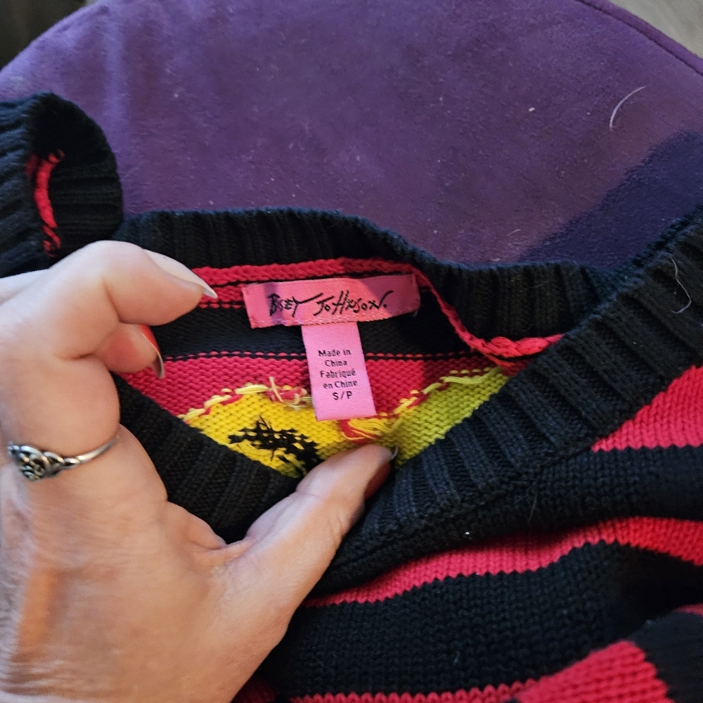 Ships free *Striped Black and Red Sweater with Marilyn face betsey johnson - Picture 3 of 3
